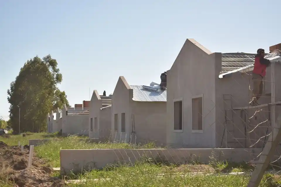 Avanza la construcción de 26 viviendas en Lobería