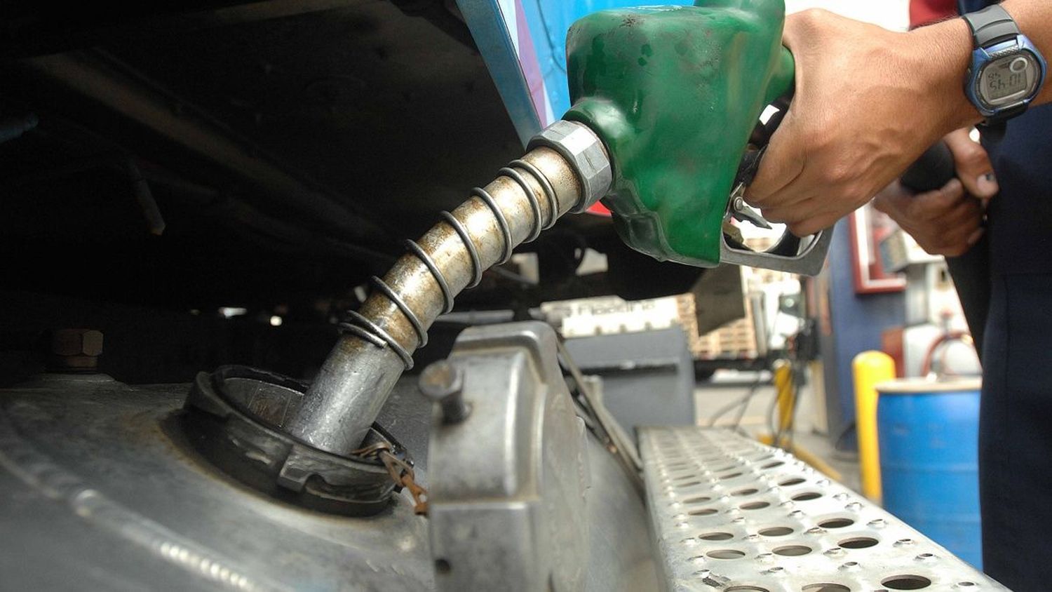 Desdoblaron la suba del impuesto a los combustibles: De cuánto será este mes