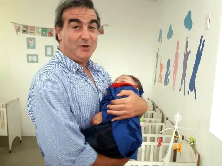 San Antonio de Areco: El tierno gesto de Durañona con un nene en su primer día de clases