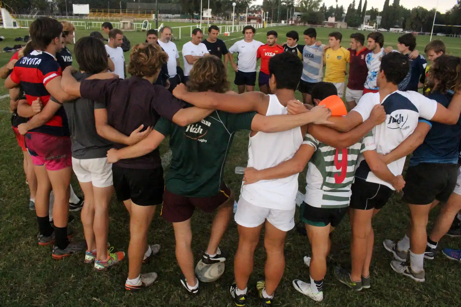 Los juveniles buscan las semifinales