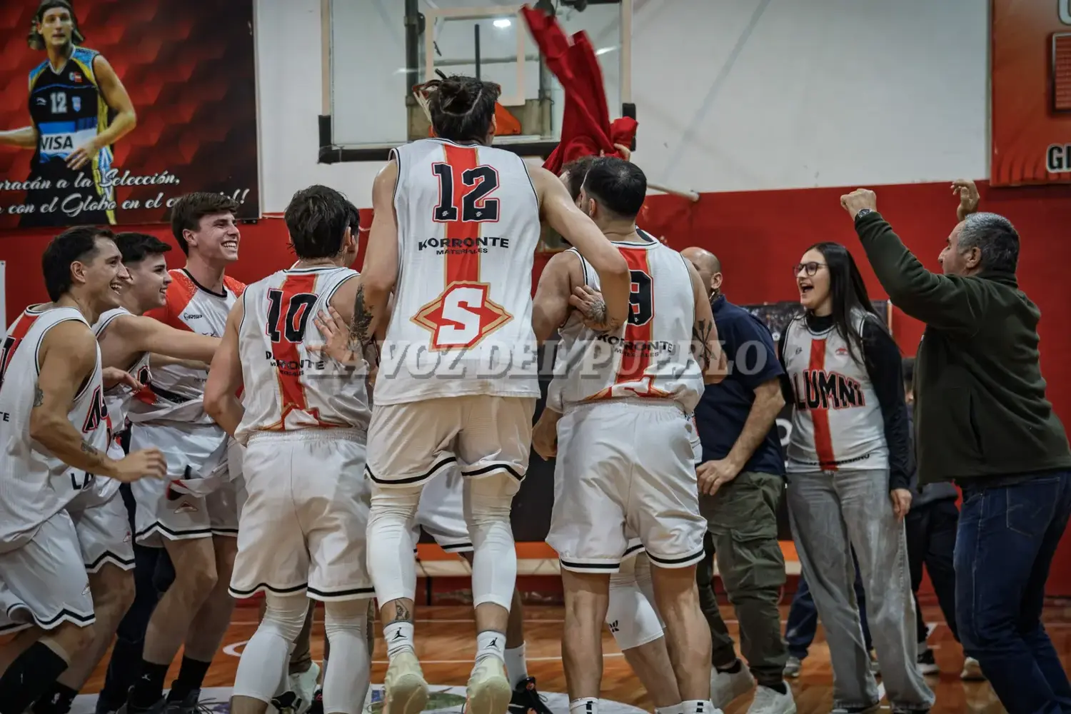 Alumni visita a CADU en Zárate por la vuelta de la ronda de 8 de los playoffs