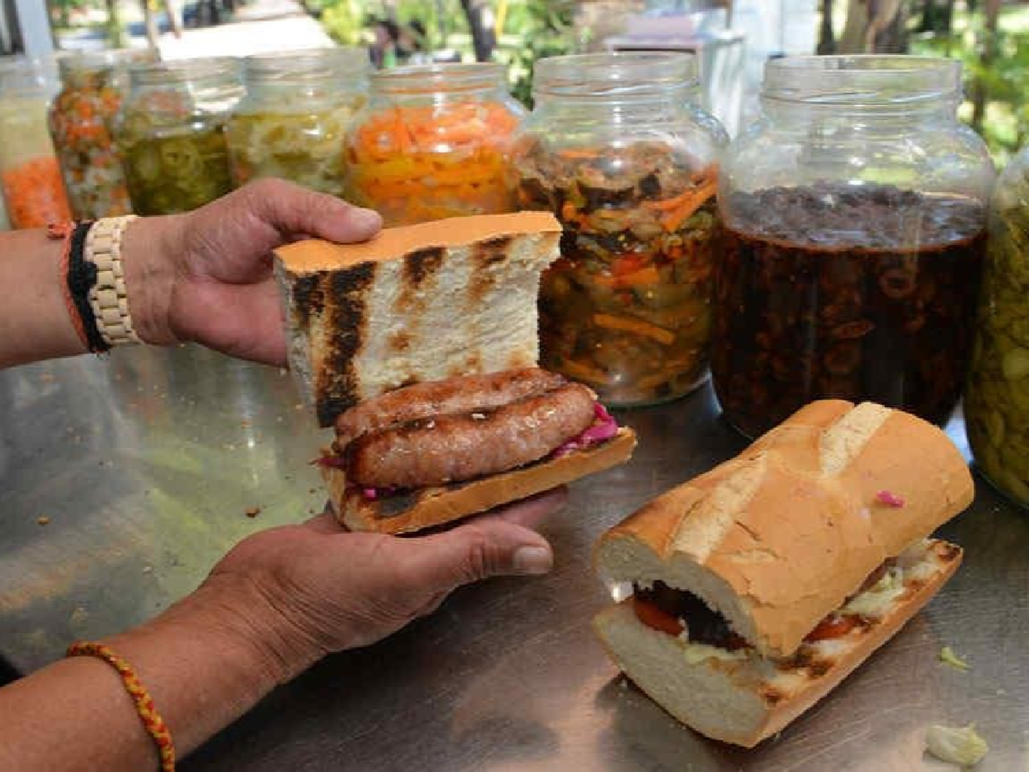Advierten a dueños de carritos de comida que deben ser “móviles”