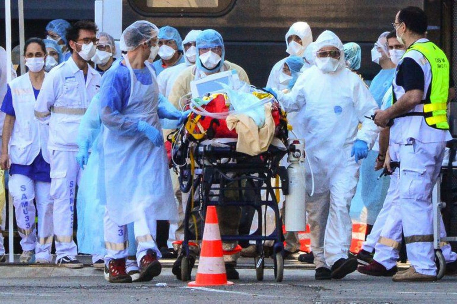 Infectados por coronavirus a punto de sobrepasar los 24 millones en el mundo