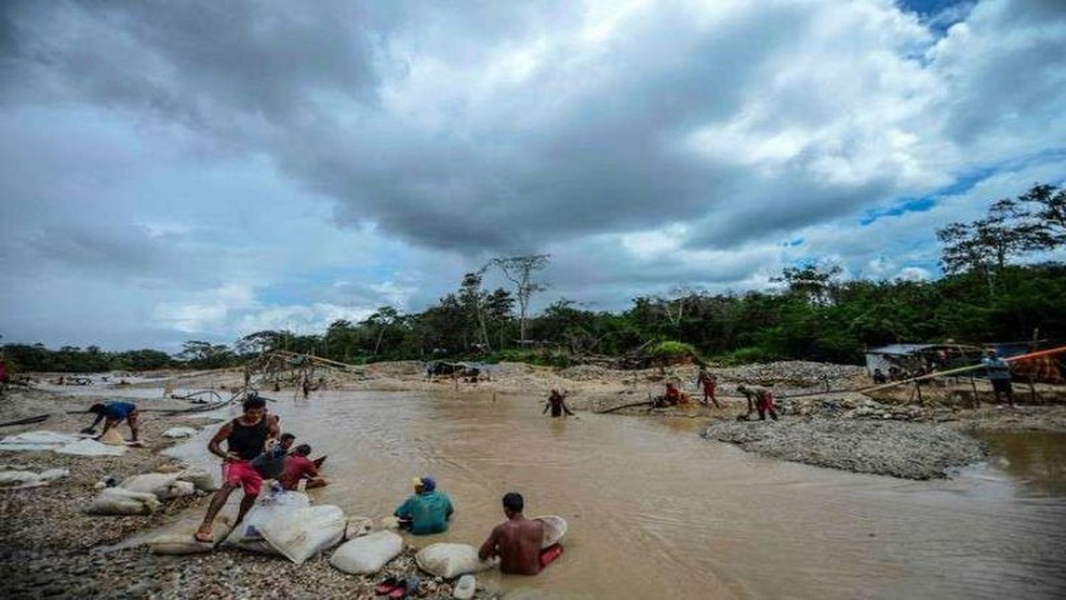 Arco Minero la destrucción del ambiente: 1.684 puntos de minería ilegal en cuatro ríos de Bolívar