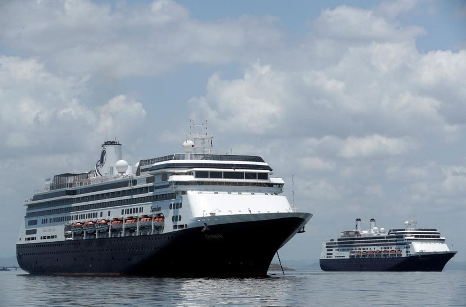 Desesperado pedido de trece argentinos a la deriva en un “barco fantasma” por Florida
