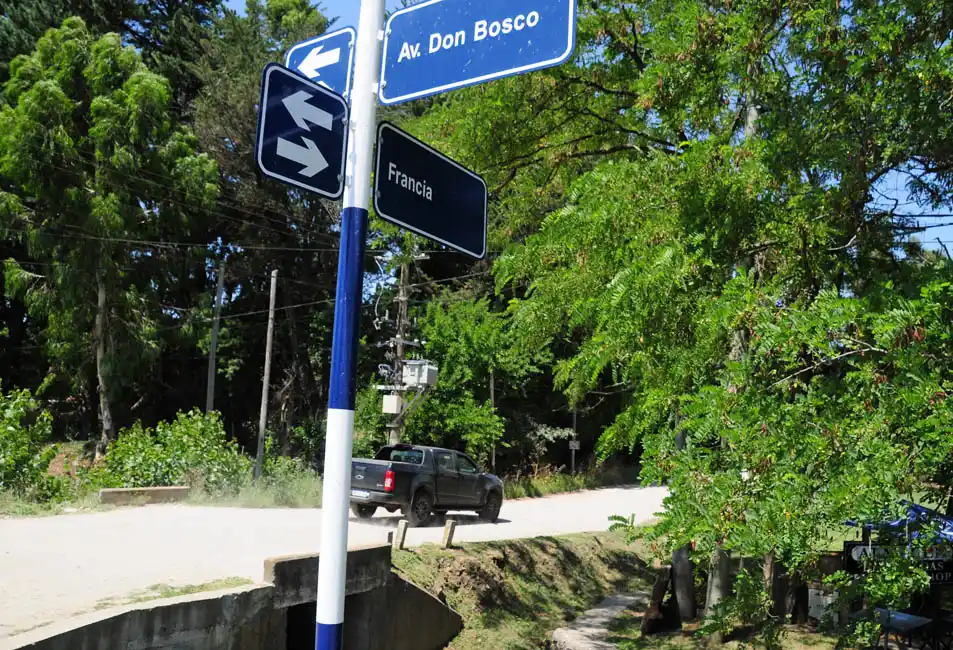 Encapuchados y a punta de pistola amenazaron y asaltaron a una pareja de adultos mayores