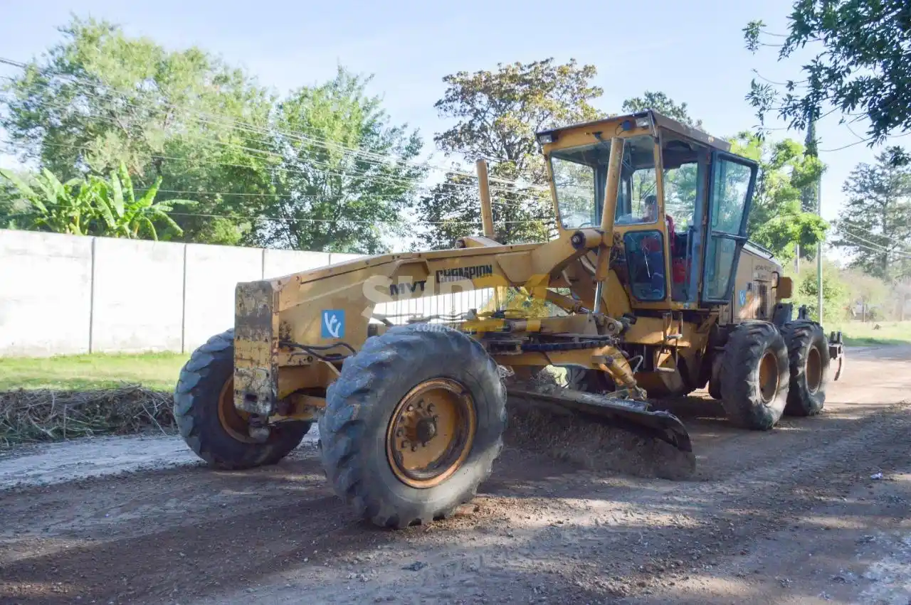 Intenso trabajo de las cuadrillas municipales en el mantenimiento de calles y desagües