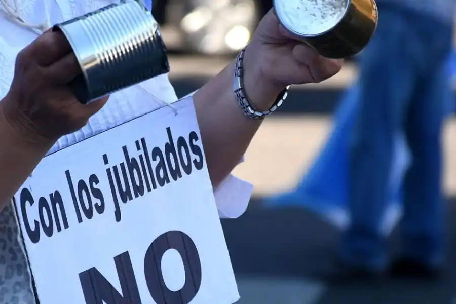 Milei vetó un aumento “que no cubre la canasta básica", afirmó el representante de Jubilados y Pensionados