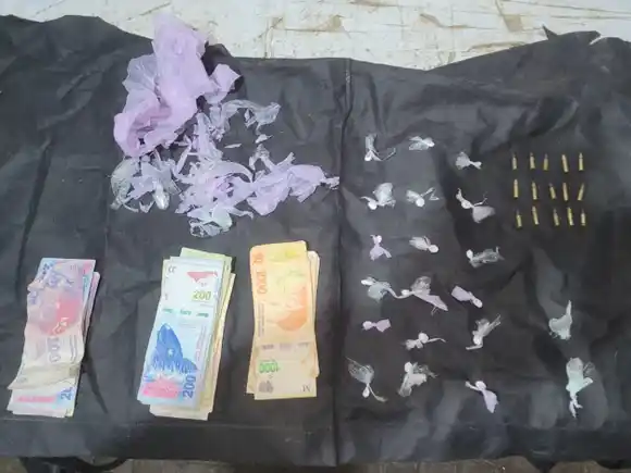 Secuestro de drogas, dinero y municiones en allanamiento