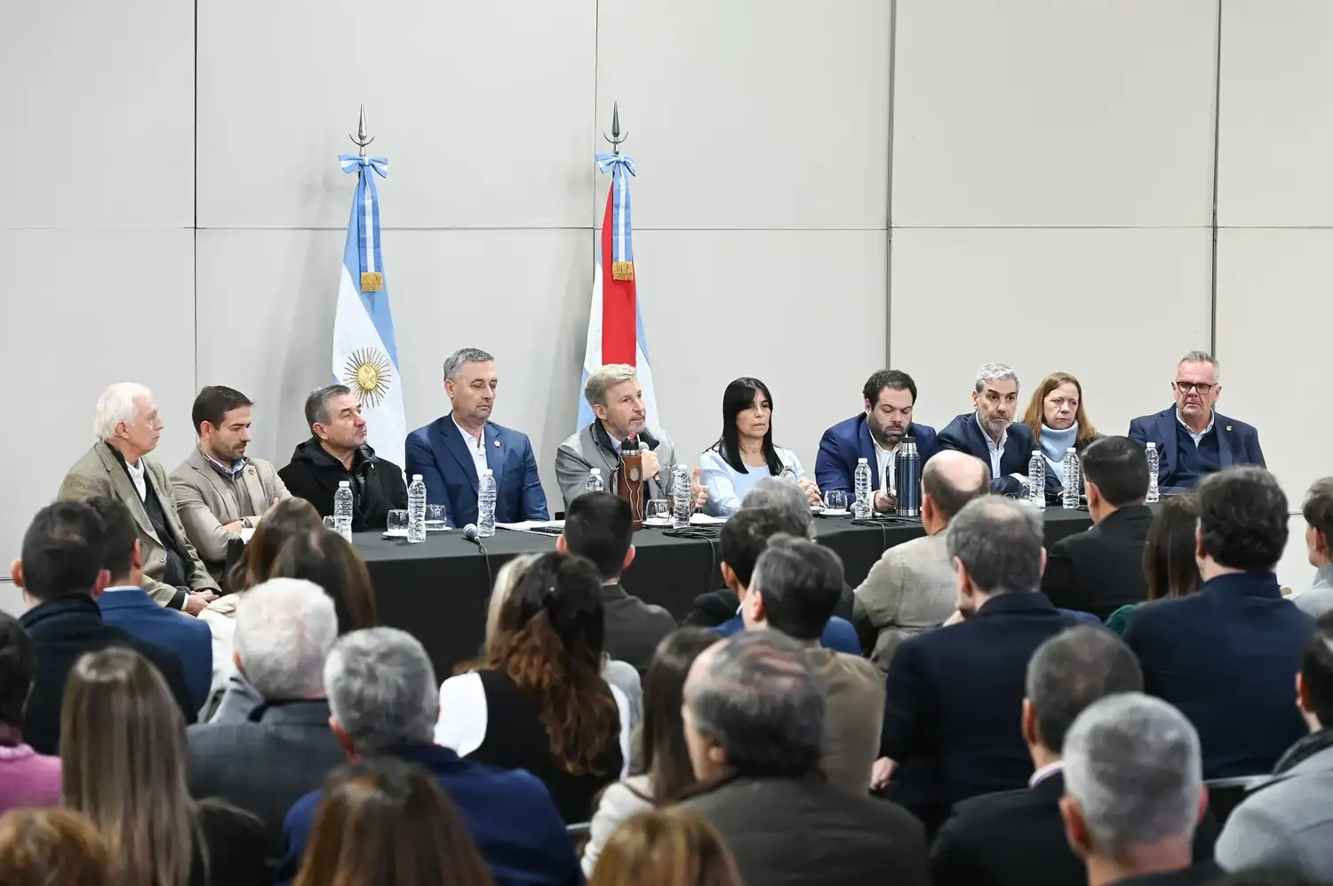 Frigerio reunió a su gabinete y pidió “ponerse la camiseta” para defender el rumbo de la gestión