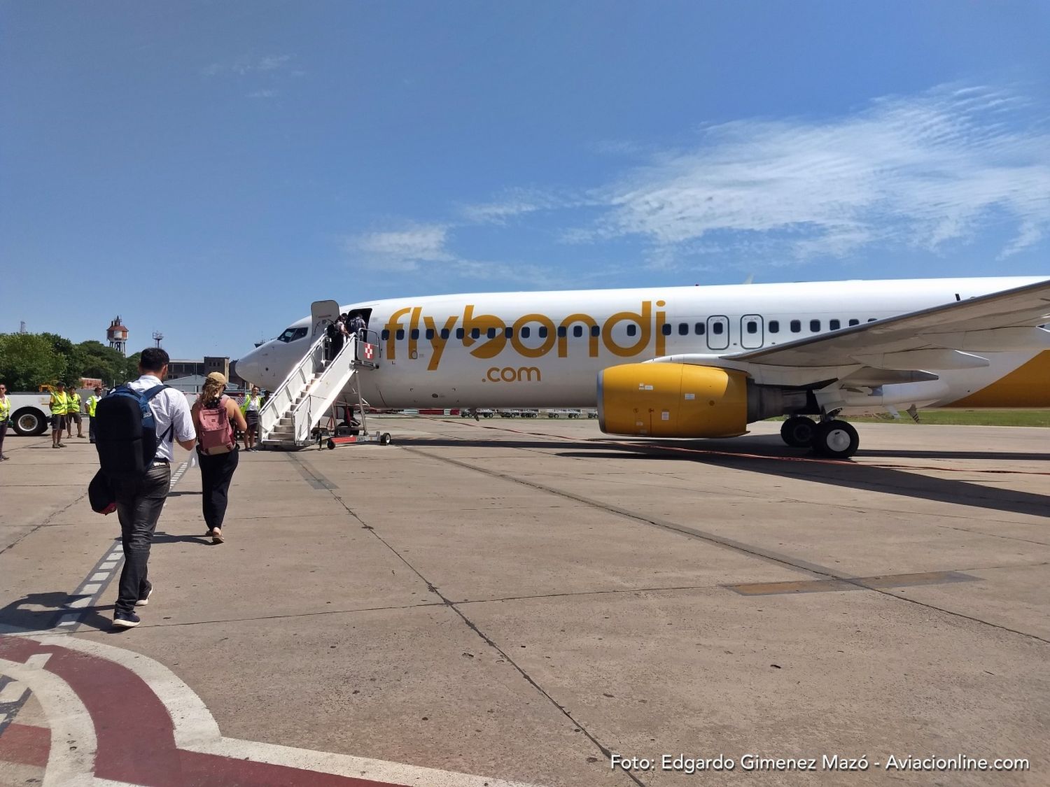 Flybondi pide permisos para iniciar vuelos regulares a Perú