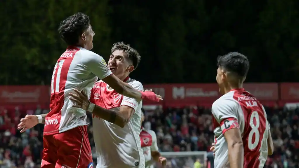 Argentinos, a paso firme