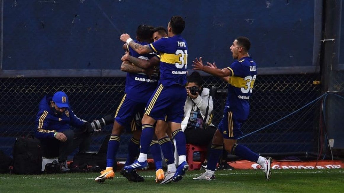 Boca acertó en los penales, venció a un diezmado River y se metió en semifinales