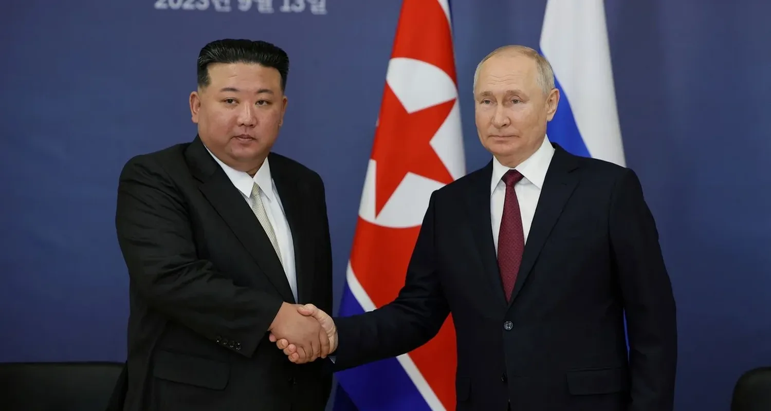 Vladimir Putin junto a Kim Jong Un el pasado 13 de septiembre en el Cosmodromo Vostochny, Rusia. Crédito: Sputnik/Vladimir Smirnov