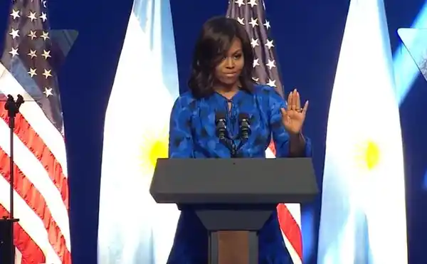Michelle Obama le habló a las jóvenes argentinas: "Quiero que estudien"