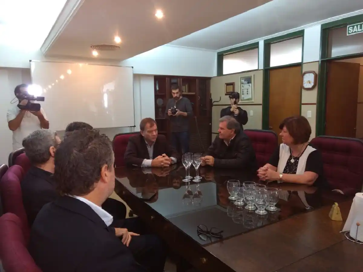Compromiso provincial para mejorar caminos rurales 
