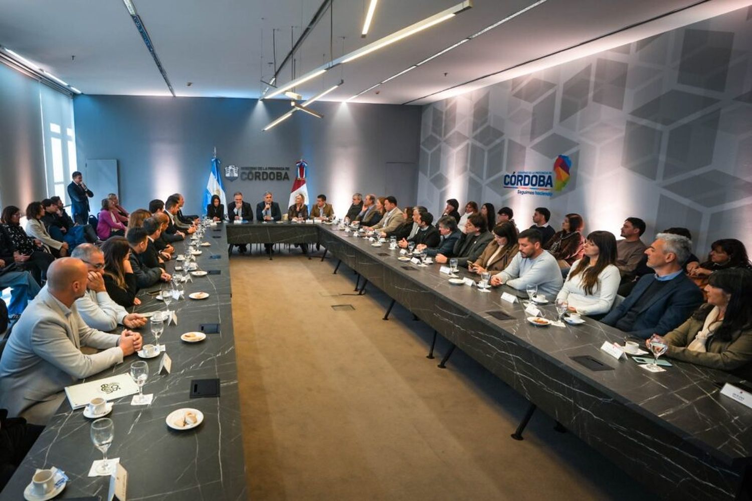 El gobernador encabezó el encuentro con intendentes que forman parte de las Coordinaciones Locales de Educación.