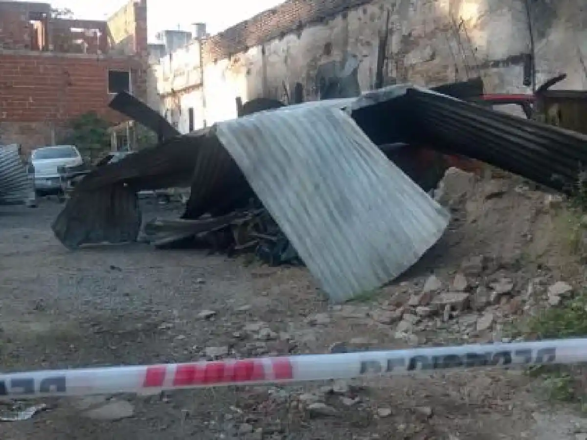 Se incendiaron completamente cuatro autos en una cochera de Córdoba