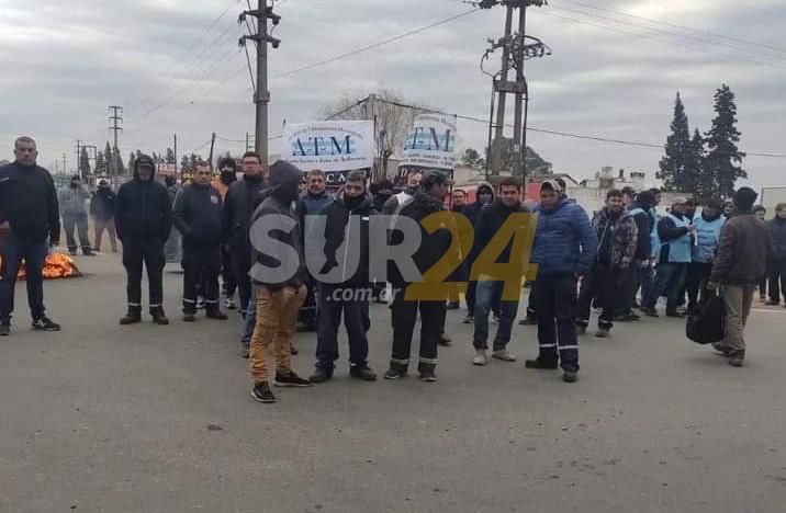 Venado Tuerto: trabajadores municipales cortan Ruta 8