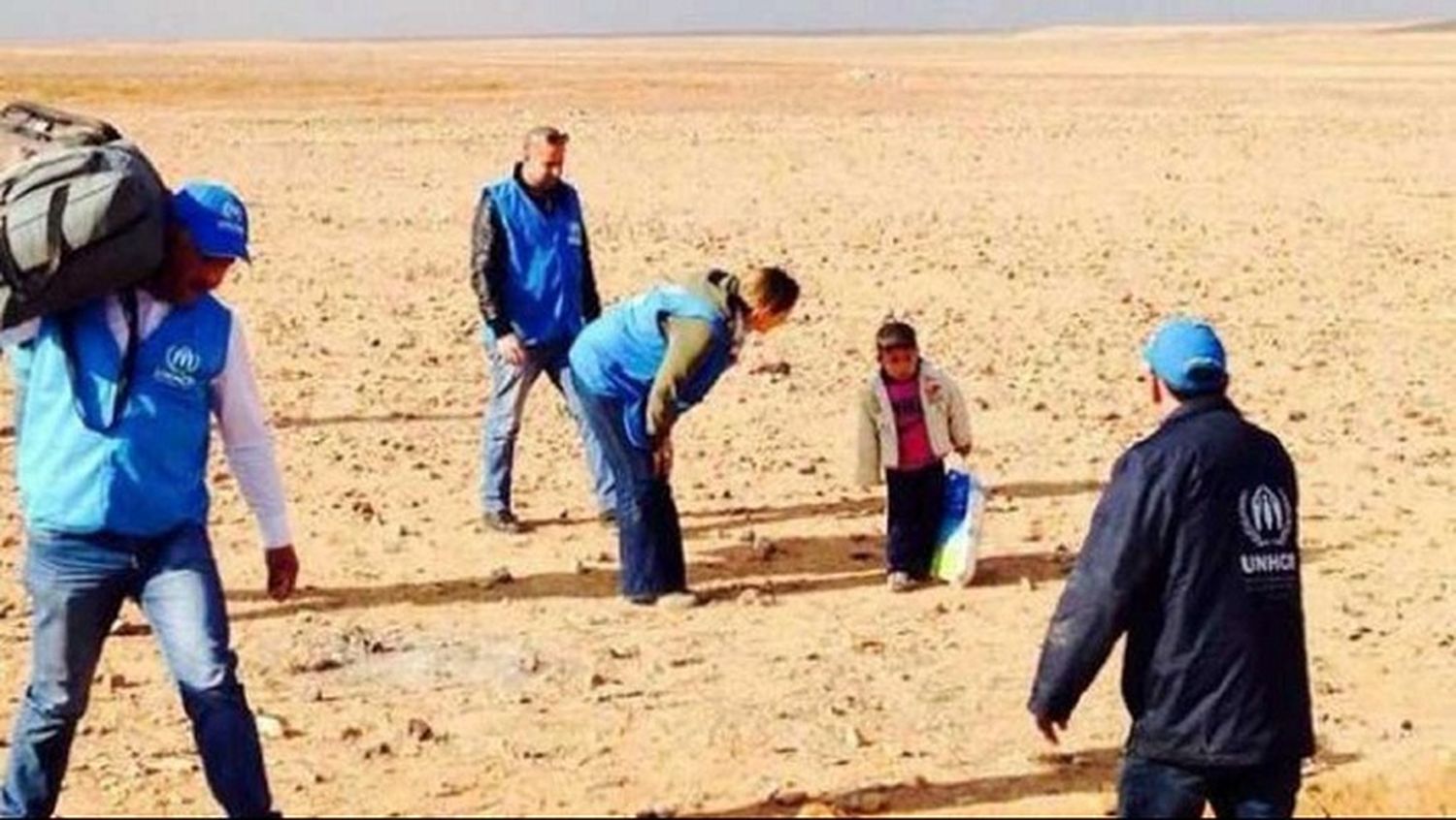 El nene que escapaba de la guerra: su foto conmueve al mundo