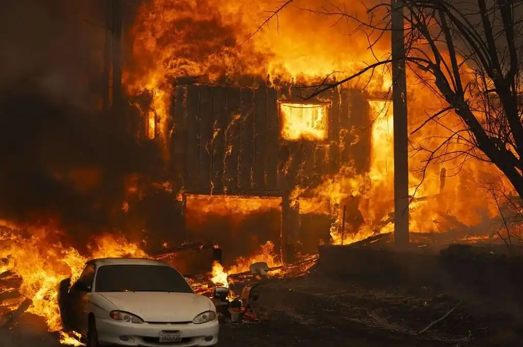 California: el segundo peor incendio de su historia