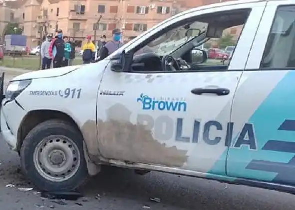 Almirante Brown: Un policía quedó detenido tras defender a una joven de un asalto y matar a un motochorro