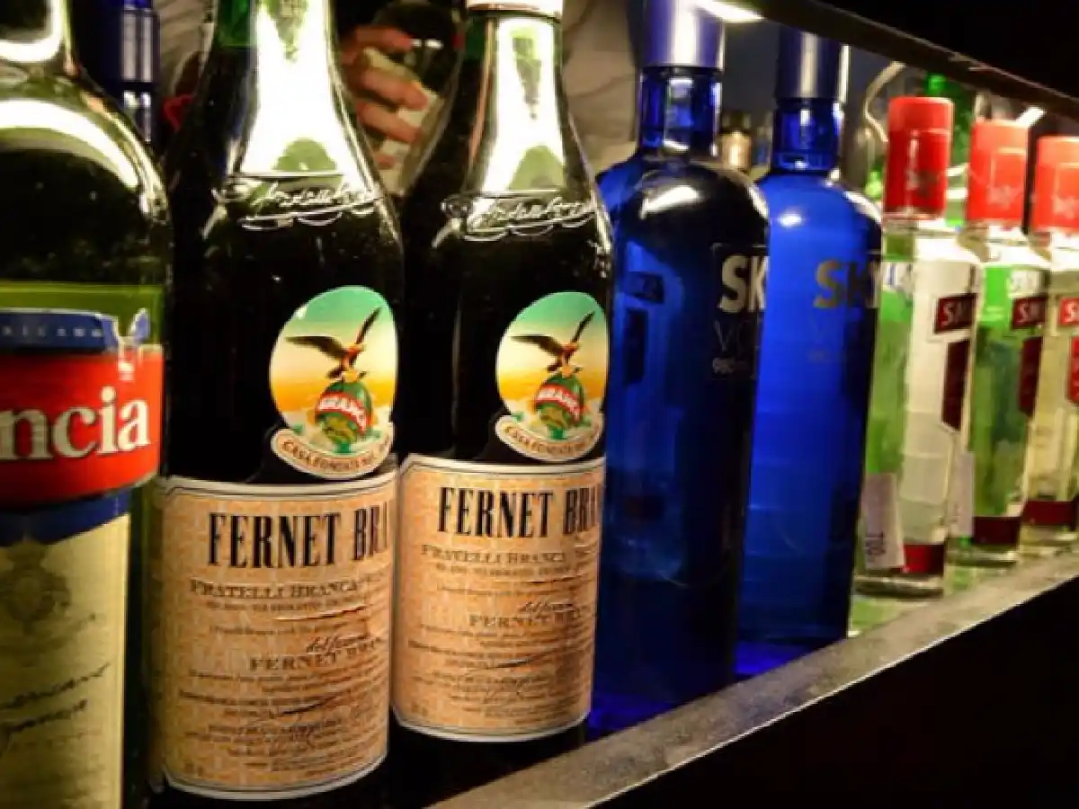  Desbaratan banda que vendía alcohol a menores por redes sociales 