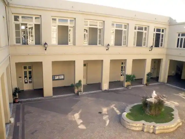 La Escuela Normal prevé el recambio de luminarias 