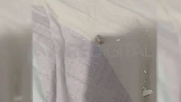 Una bala perdida perforó un techo y cayó en la cama de una casa de Guadalupe oeste