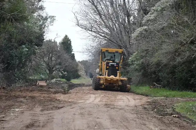 Tareas de mantenimiento y mejoras en el barrio Parque Girado
