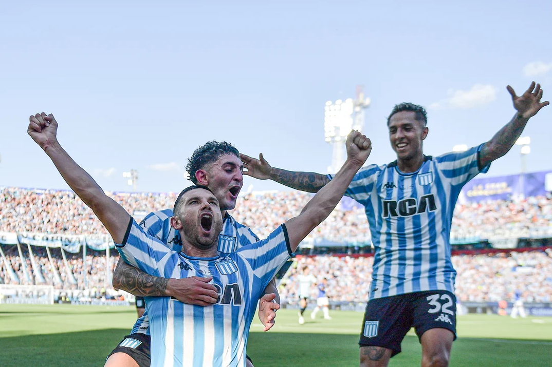 Adrián Maravilla Martínez celebra el gol del 2-0 parcial.