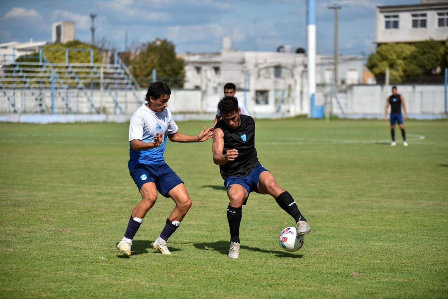 Juventud, con árbitros confirmados para el debut ante Crucero del Norte