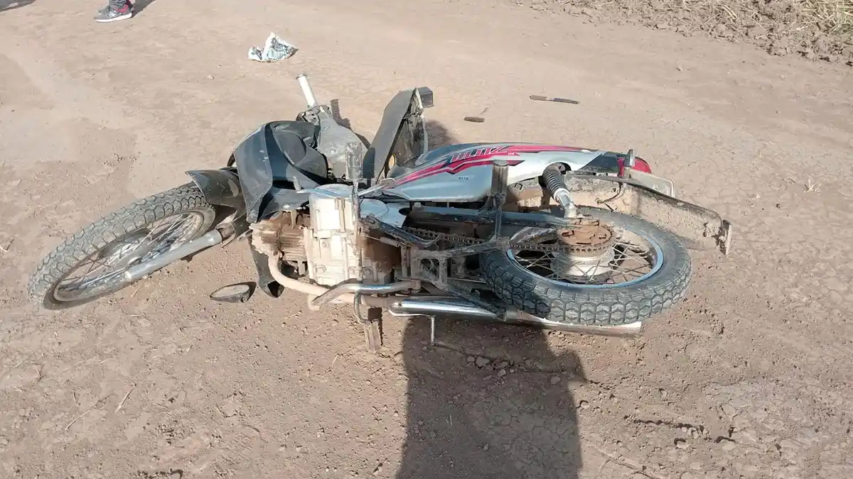 Tragedia: murió un motociclista tras un accidente en un camino rural cerca de Gálvez