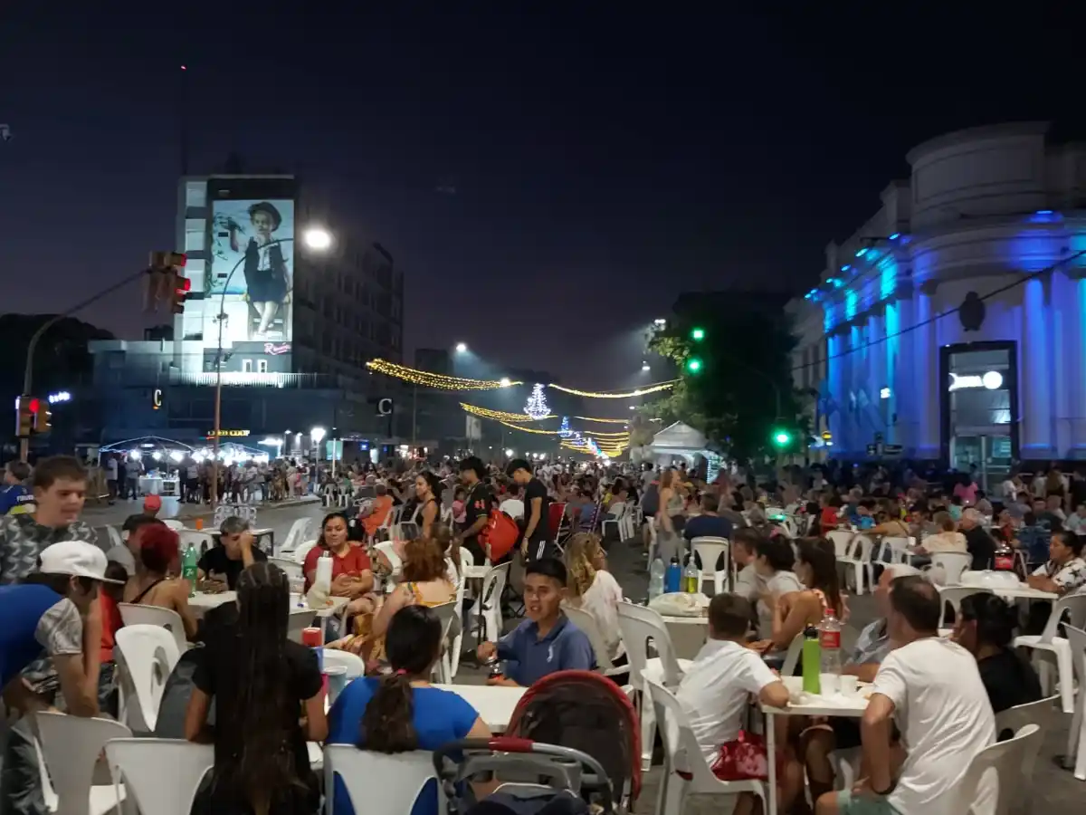  Se viene la tercera  noche de “La  Peatonal de la 25” 