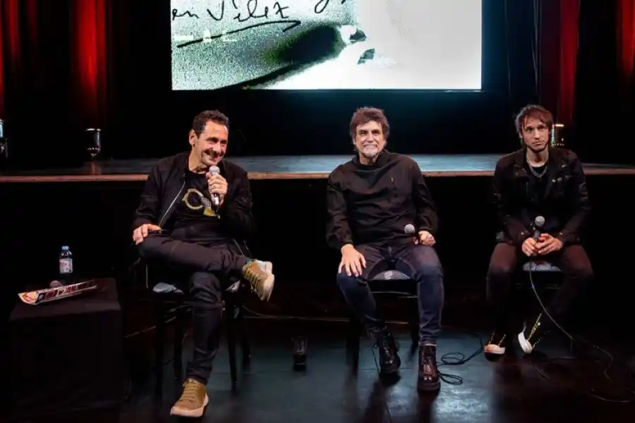 Durante el anuncio, el grupo también reveló que trabaja en nuevas canciones.