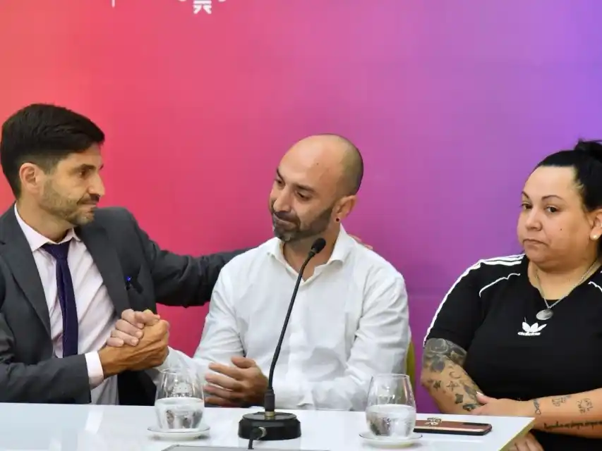 El gobernador Pullaro transmitió su solidaridad a los familiares de la joven rosarina Ivana Garcilazo.