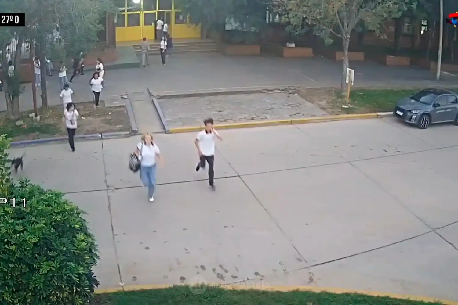 VIDEO | Así escaparon los alumnos en medio del pánico tras el ataque en la escuela de San Cristóbal