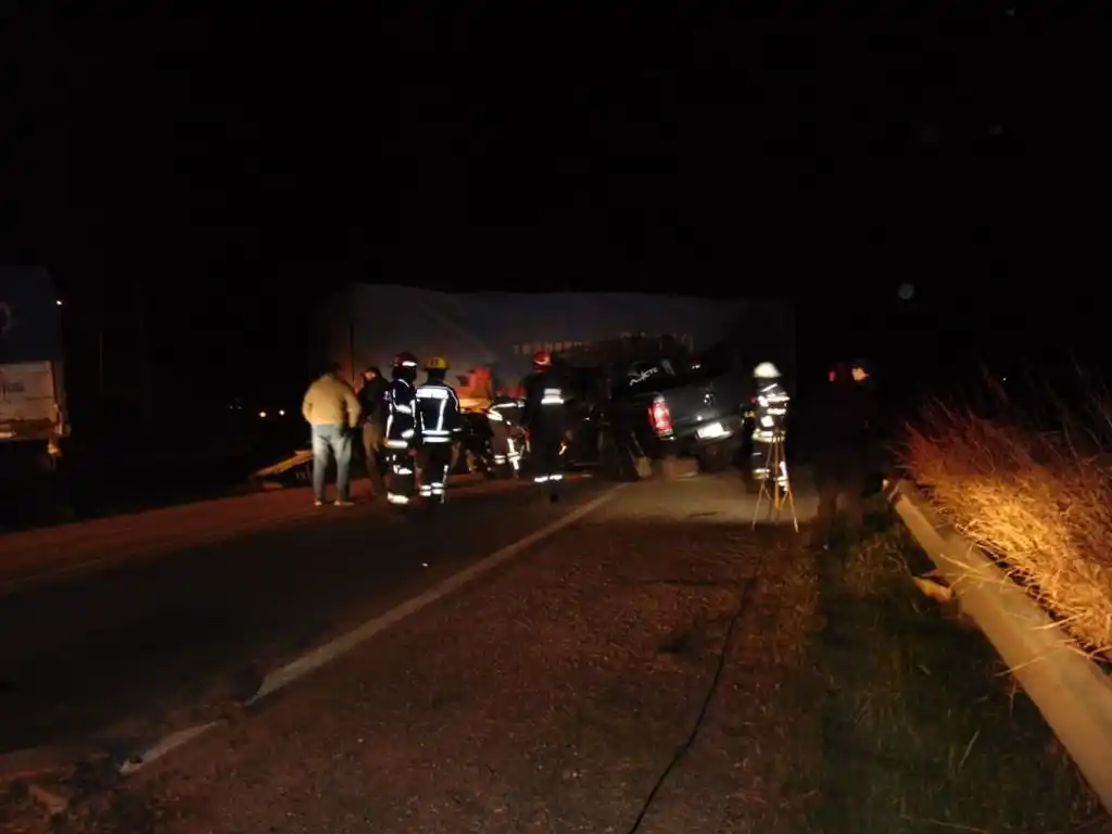 Personal de emergencia durante las tareas de rescate del 27 de abril.