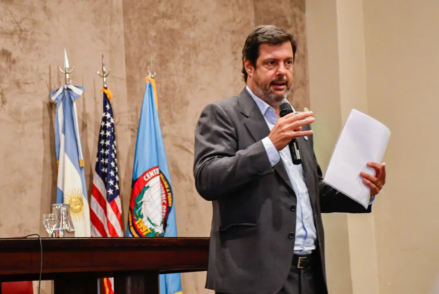Geuna afuera del Gobierno.