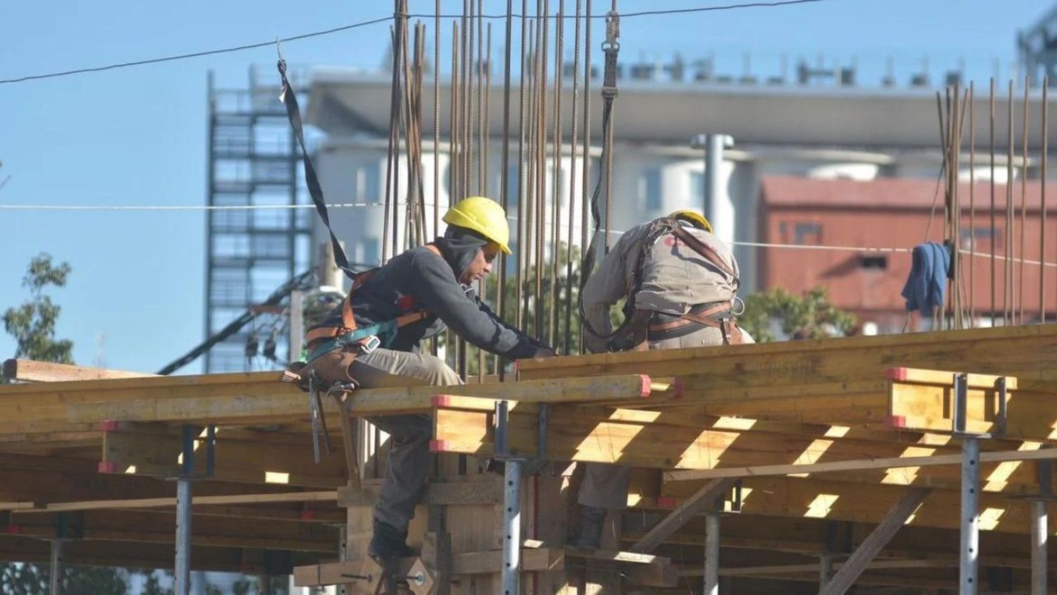 Mesa tripartita para sostener el empleo en la construcción en Santa Fe