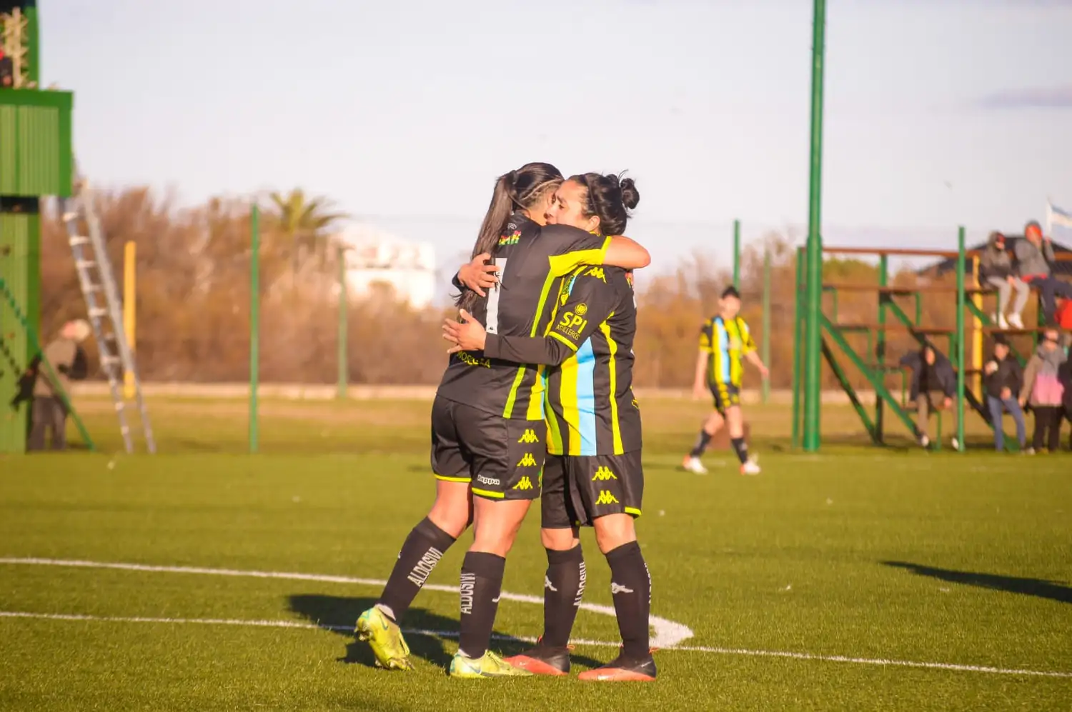 Aldosivi goleó a Lamadrid y sigue en la cima