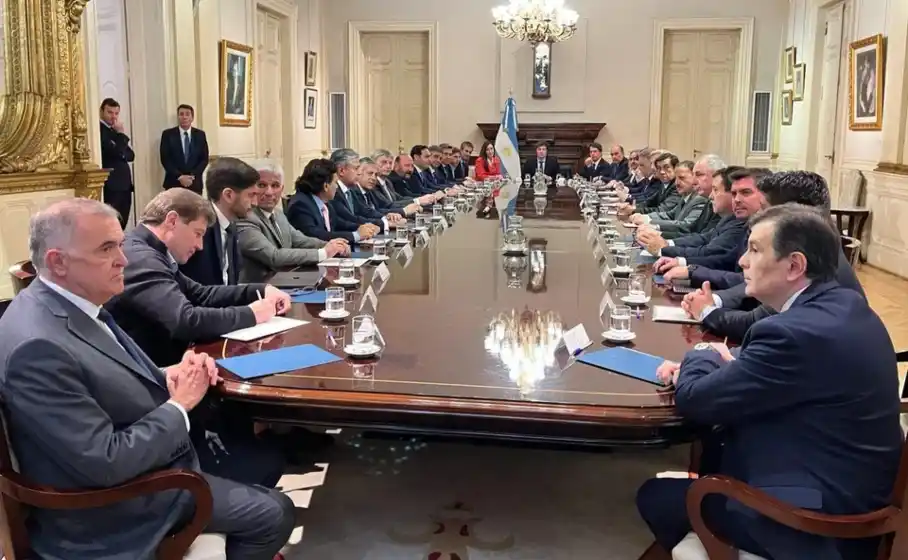 Milei confirmó a los gobernadores que restablecerá el Impuesto a las Ganancias por un año