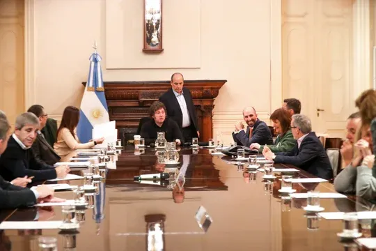 Milei convocó a una nueva reunión de Gabinete tras el fallo por YPF