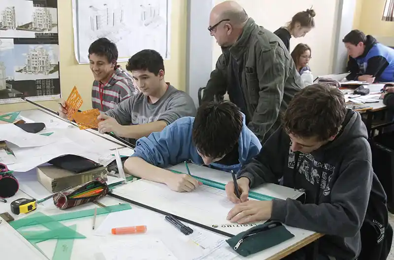Las escuelas técnicas celebran su día con varias actividades