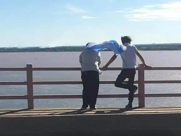 “La fe sin obras es muerta”: la historia de los vecinos que patrullan el Puente Belgrano para salvar vidas