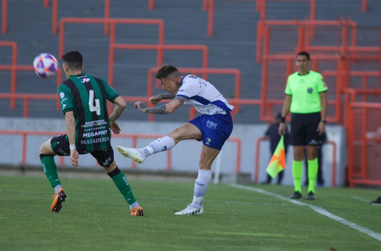 Con un clima tenso, Alvarado empató con Chicago y no puede salir del fondo de la tabla