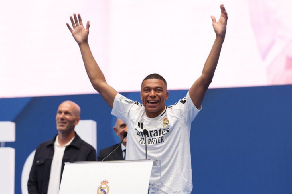 "¡HALA MADRID!" gritó Mbappé para un Bernabéu repleto de hinchas