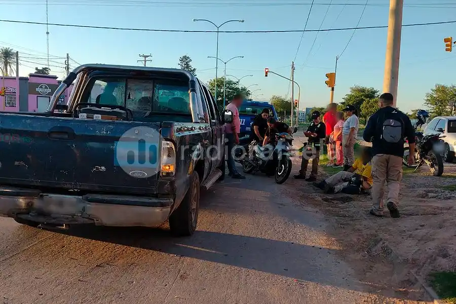 Fuerte choque en Lehmann y Cerdán terminó con dos motociclistas lesionados