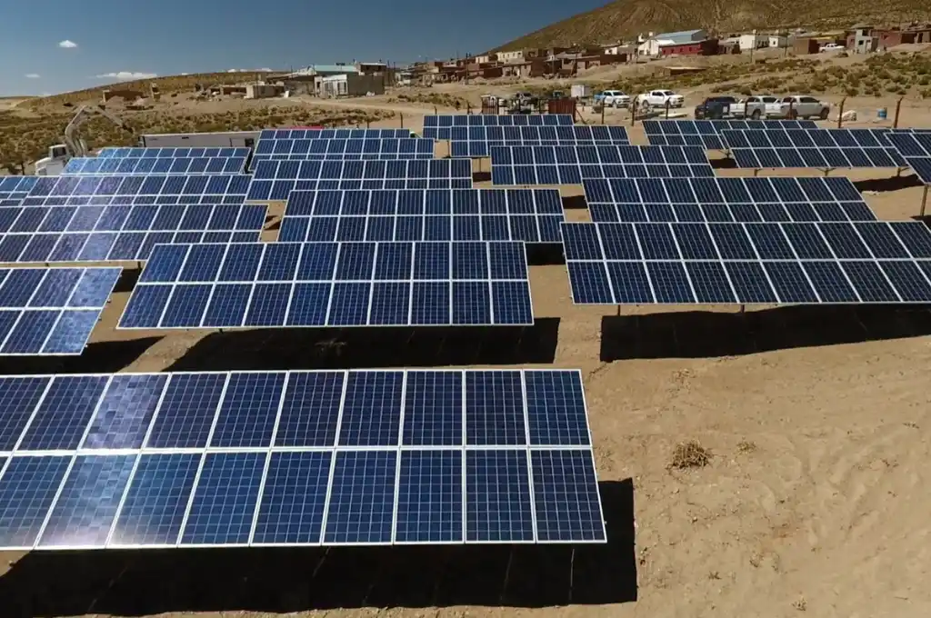 Jujuy puso en marcha la primera central híbrida térmica-fotovoltáica del país