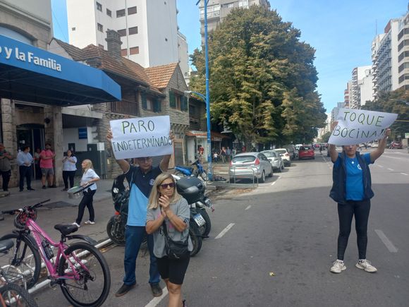 Trabajadores de la Clínica del Niño y la Familia decretaron un paro por tiempo indeterminado